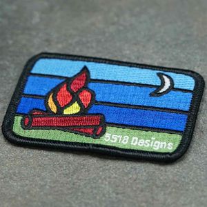 Patch brodé thermocollant rectangulaire 5518 Designs, motif flamme, lune, ciel nocturne, base verte - Product Image 1