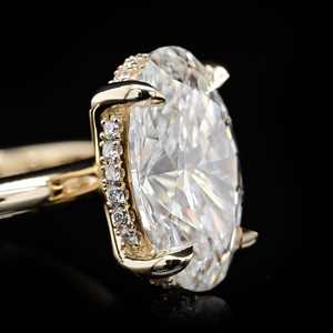 Anillo de Compromiso de Moissanita Ovalada de Moda, Plata de Ley 925 Chapada en Oro, Anillo de Moissanita de Corte Ovalado de 4 Quilates para Regalo de Aniversario - Product Image 1