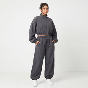 Conjunto de Sudadera Cortavientos con Cremallera Completa de Nylon 100% Personalizado para Mujer, Estampado, Tallas Grandes, Estilo Urbano, con Cordón Ajustable en la Cintura - Product Image 1