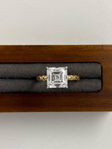 Anillo de Diamante Cultivado en Laboratorio con Corte Asscher de 3 Quilates, Oro Amarillo de 14K, Banda Grabada Vintage, Halo Oculto, Anillo de Compromiso, Joyería Nupcial - Product Image 3