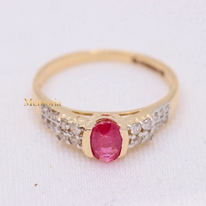 Bague solitaire ovale en or jaune massif 14 carats avec rubis naturel rouge semi-sertie et accent diamant, bijoux fins pour femme, vente en gros - Product Image 1
