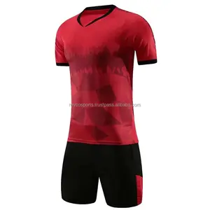 栗色和黑队足球服套装定制足球衫制造商足球服训练穿足球服