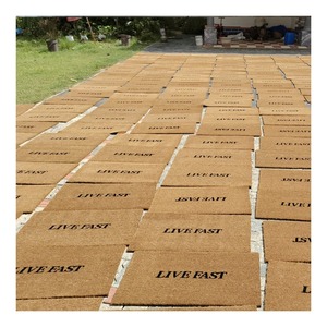 Alfombrillas de Fibra de Coco de Alta Calidad de 45 cm x 75 cm, Hechas a Mano, Estilo Moderno y Lujoso, Ecológicas, con Estampado Animal, No Lavables, con Revestimiento de PVC - Product Image 1