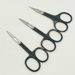 Ciseaux à ongles avec revêtement en poudre noire et étiquette personnalisée Ciseaux à cuticules pour cils avec lame droite et tranchante en acier inoxydable pour les soins de beauté - Product Image 1