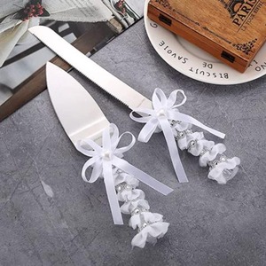 Trendy Metal <b>Cake</b> <b>Server</b> With Smooth Finish For Modern Dining Tables And Celebration Events - Product Image 1