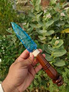 Couteau à pointe de flèche en verre bleu aqua de 10 pouces avec manche en bois, pointe de lance artisanale en obsidienne, objet de collection artistique - Product Image 2