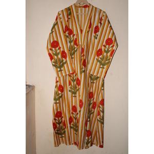 Robe longue bohème en coton faite à la main avec imprimé blocs, rayures moutarde et motifs floraux rouges pour femme - Product Image 2