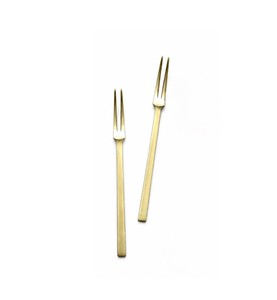 Fourchette en métal doré pour fruits et salades, idéale pour la maison, les restaurants, les hôtels et la restauration, à prix abordable - Product Image 1