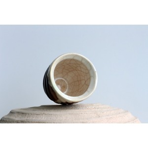 Mug en céramique fait main, style minimaliste, pour la maison, idéal pour un cadeau, design rayé mat. - Product Image 5
