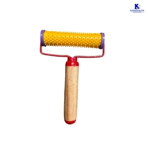 Rodillo de acupresión K-Star K219 con mango de madera suave y delicado para reflexología, alivio del dolor y circulación sanguínea - Product Image 1