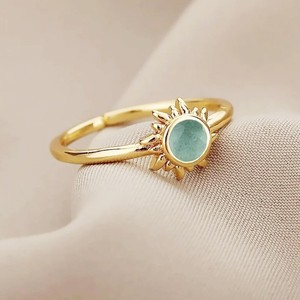 Anillo Pequeño de Aguamarina de 6 mm con Forma de Rayos de Sol - Anillo Hecho a Mano Chapado en Oro - Product Image 5
