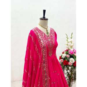 Conjuntos de vestido de diseñador para mujer con detalle de trabajo de secuencia Dupatta y Pent embellecido - Product Image 4