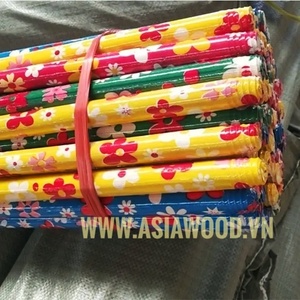 Palo de escoba de bambú recubierto de PVC de 120cm al por mayor con recogedor de Panda colorido diseño de flores de Vietnam para limpieza - Product Image 2