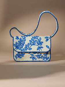 Sac à main brodé à la main avec des perles et un motif floral, orné de perles de rocaille - Product Image 5