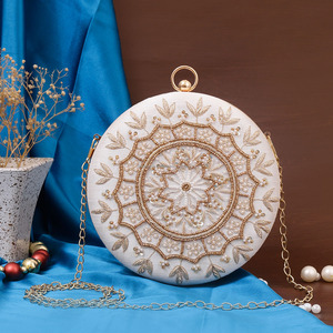 Nouveau design indien brodé à la main pochette de luxe dames sac à main en tissu avec boîte à perles pour les fêtes de mariage prix de gros - Product Image 4