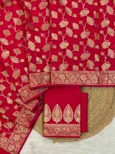 Conjunto de traje Banarasi Semi Katan para mujer, diseñado para ocasiones festivas, con un acabado tejido de alta calidad y un aspecto clásico de tejido Banaras. - Product Image 2