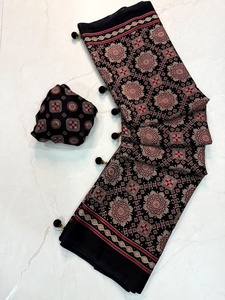 Sari en soie Gaji crêpe à imprimé Ajrakh de créateur, accompagné d'un morceau de blouse non cousu assorti - Product Image 6