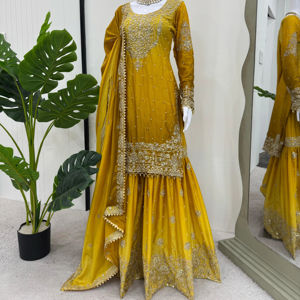 Belle Designer Salwar Kameez sur tissu Chinon lourd avec séquence de codage intérieure et travail de perles pour la fête à la recherche de la même couleur - Product Image 1