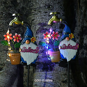 Gnome de jardin de Noël extérieur, lumière LED solaire et à piles, étanche IP65, en fer - Product Image 2