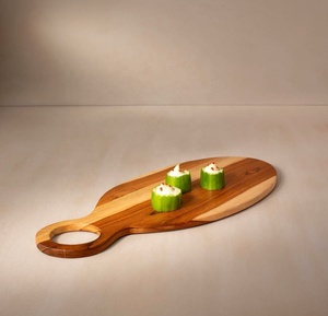 Vente chaude Écologique Planche à découper en bois découpé à la main pour la maison Hôtel Restaurant Utilisation en gros disponible - Product Image 3