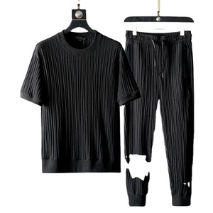 2024 nueva camiseta minimalista de verano de Color sólido para hombre plisada elástica transpirable de manga corta fina suelta hasta el tobillo conjuntos de pantalones - Product Image 6