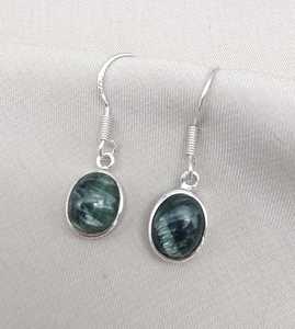 Boucles d'oreilles pendantes en argent sterling 925 plaqué or avec séraphinite, cristal de guérison vert naturel certifié IGI, idéales pour les cadeaux d'anniversaire ou de fête - Product Image 4