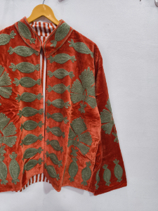 Chaqueta corta informal de terciopelo bordado Suzani para mujer, transpirable, artesanal, de algodón, con un diseño elegante. - Product Image 4