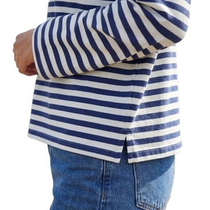 Pull à col rond en molleton respirant à coupe classique avec poche, manches longues, couleur unie - Product Image 3