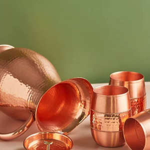 Ensemble de carafes en cuivre pour une ambiance haut de gamme à la maison, service de boissons en métal avec verres, durable, réutilisable, vaisselle de cuisine et de salle à manger. - Product Image 1