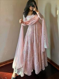 Robe de mariée ethnique indienne très vendue pour l'hiver, en modal, anti-humidité, avec broderie lourde et travail de sequins, Salwar Kameez ajusté prêt-à-porter - Product Image 3