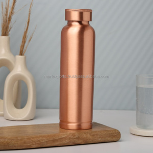 Bouteille d'eau en cuivre pur, conçue pour les besoins quotidiens, favorisant l'immunité, l'hydratation et des habitudes de bien-être naturel. - Product Image 4