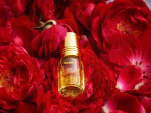 น้ำหอมอัตตาร์พรีเมียม |   กลิ่นหอมธรรมชาติที่ติดทนนาน ใช้ได้ทุกวันและเหมาะสำหรับเป็นของขวัญ - Product Image 4