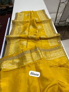 Sari Ruso de Algodón y Seda con Pallu Tejido y Borde Bordado, Borde Intrincado con Tejido Jari y Tejidos Jari Butta - Product Image 4