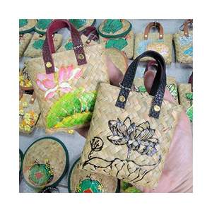 Porte-clés souvenir vietnamien fait main en herbe de jonc naturelle pour la décoration de sacs et les cadeaux, Vietnam - Product Image 2