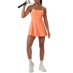 Ensemble de tennis pour femmes : débardeur court ajusté à col en V avec coussinets de poitrine et jupe contrastante à col en V avec short intégré – Idéal pour le golf - Product Image 1