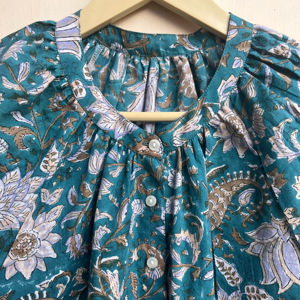 Blusa de Verano para Mujer, Tejida a Mano con Estampado Floral, Blusa Informal de Algodón con Bordado Floral y Decoración de Botones, Corte Corto - Product Image 4