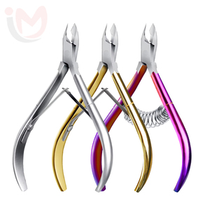 Vente en gros d'outils de manucure en acier inoxydable : Coupe-ongles à lame courbée, Ciseaux pour peaux mortes, Pince à cuticules - Product Image 1