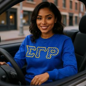 Sudadera Azul Rey con Cuello Redondo y Bordado con Contorno Dorado, Diseño de Letra Griega Epsilon Pi, Sudadera Informal para Mujer - Product Image 1
