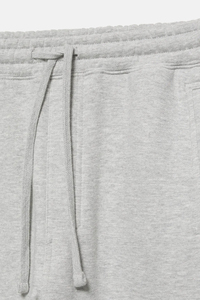 Sudadera con capucha gris sólida para hombre con bolsillo canguro y cordón ajustable - Product Image 5