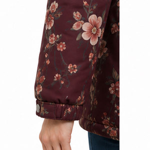 Chaqueta Parka Térmica para Mujer con Exterior Impermeable y Resistente al Viento, Capucha y Cintura Ajustable con Cordón para un Estilo Invernal Premium - Product Image 4