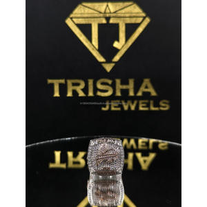 Bague carrée audacieuse avec diamants de laboratoire VVS, entièrement sertie, bijou de luxe hip-hop par Trisha Jewels - Product Image 5