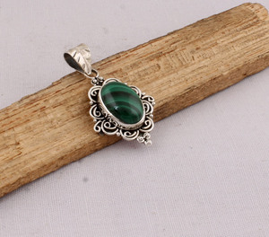 Natural Labradorite Pendant 925 Sterling Silver Wholesale Banded Green Gemstone Pendant Handmade Silver Jewelry Bezel Setting - Product Image 4