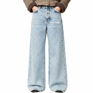 Pantalons en denim bleu clair délavé sur mesure OEM/ODM pour hommes, avec logo brodé personnalisé, coupe large. - Product Image 1