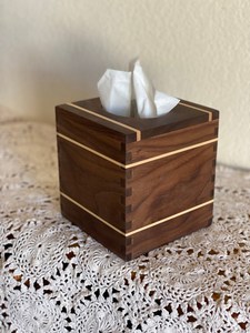Boîte à mouchoirs et organiseur carré en bois d'acacia fait main, écologique, multi-usages, pour la décoration de la maison et du bureau - Product Image 4