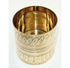 Taza Medidora de Latón con Diseño Martillado Único para Leche en Polvo, Repostería, Café y Harina, Precio Accesible - Product Image 1