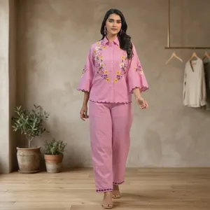 Ensemble deux pièces en coton brodé floral rose pour femme, col chemise, manches trois quarts cloche, coupe ample, tenue décontractée d'été - Product Image 5