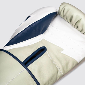 ถุงมือชกมวยแบบผูกเชือก รุ่นพรีเมียม Fly X LINE หนังวัวแท้ สวมใส่สบายเป็นพิเศษ เหมาะสำหรับการต่อสู้ระดับมืออาชีพ การฝึกซ้อม และการฝึกซ้อมแบบสปาร์ริง ระบายอากาศได้ดี - Product Image 6
