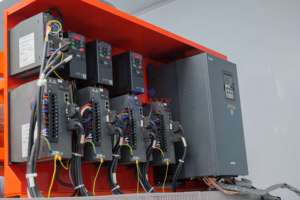 Máquina de Moldeo por Extrusión y Soplado de Botellas de HDPE y PP de Alto Rendimiento y Totalmente Automática - Product Image 5