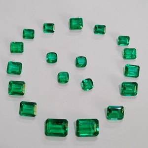 Émeraude verte de laboratoire élégante certifiée IGI, 100 % faite à la main, en forme d'octogone, pour la fabrication de bijoux - Product Image 1