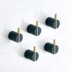 Gancho de pared Shadow Forge Hook Noir Arc, gancho de latón con pátina oscura, gancho curvo Obsidian, gancho de pared Night Cast, gancho antiguo en tono carbón - Product Image 1